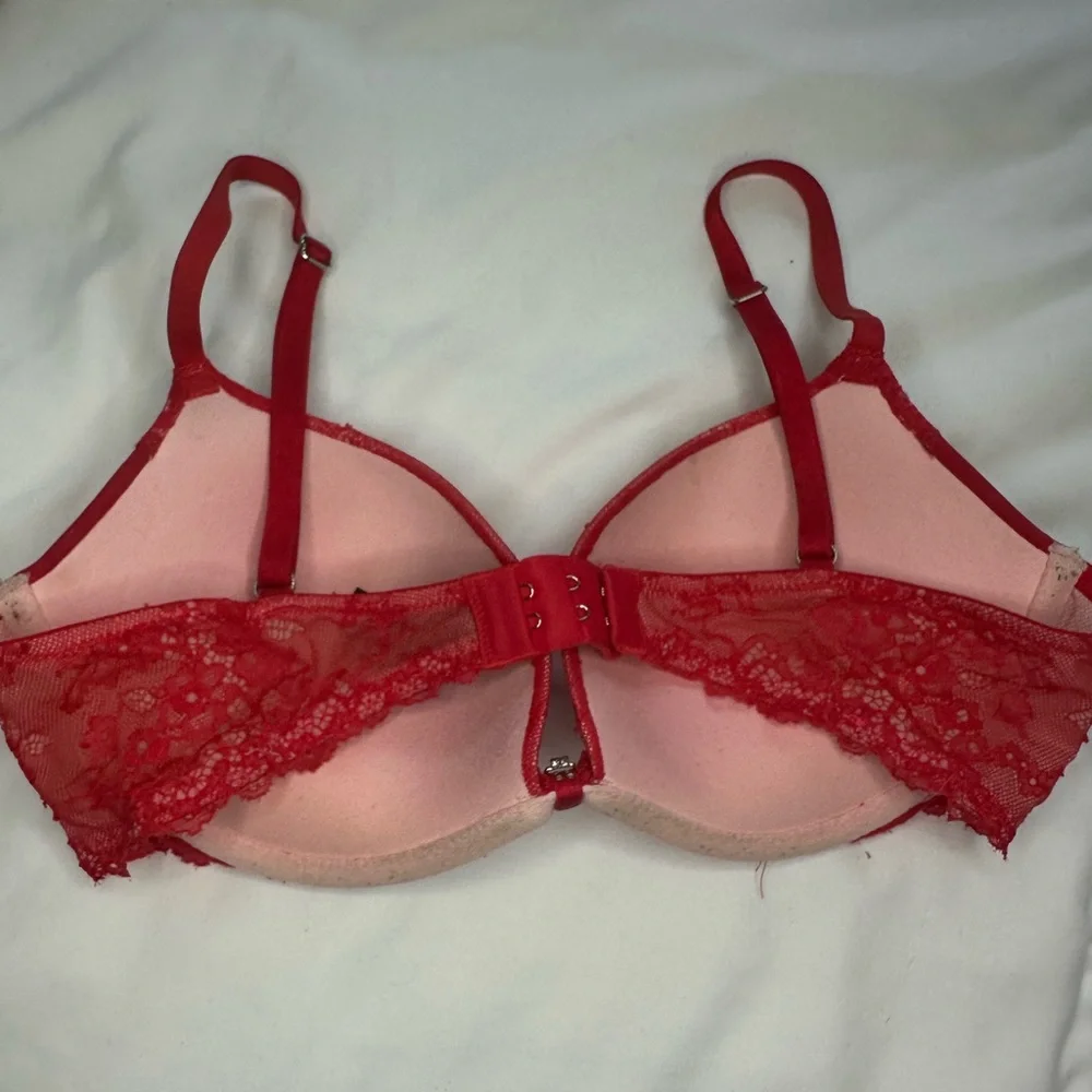 VICTORIA’S SECRET red lace push up bra - Picture 2 of 3